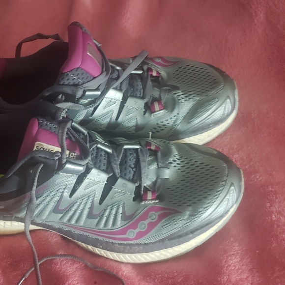 Saucony running shoes - Picture 2 of 5